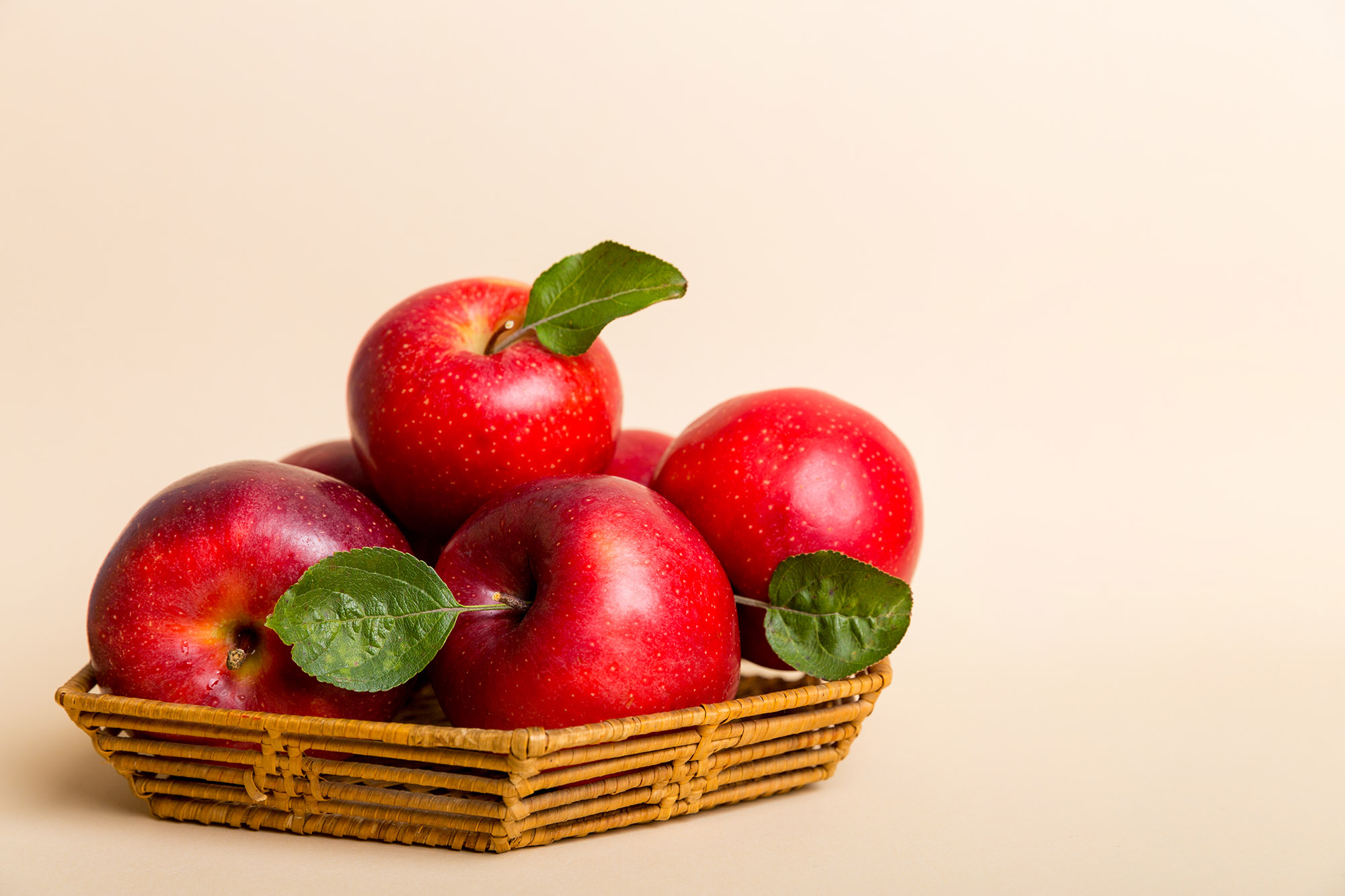 Apple fiber aids digestion and promotes regular bowel movements